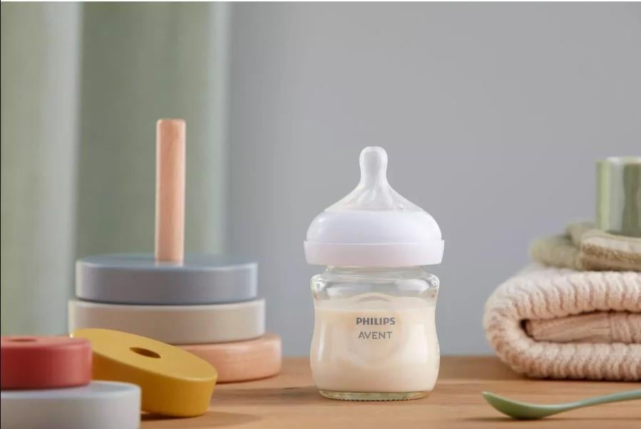 Philips Avent glass baby bottle with white newborn nipple, Natural Response