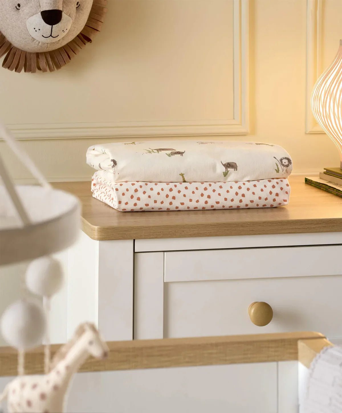 Cotbed fitted sheet with safari animals print on light cream background