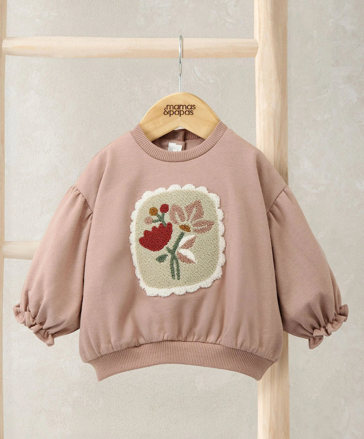 Pink sweatshirt with floral chest appliqué, ribbed hem and cuffs, balloon sleeves