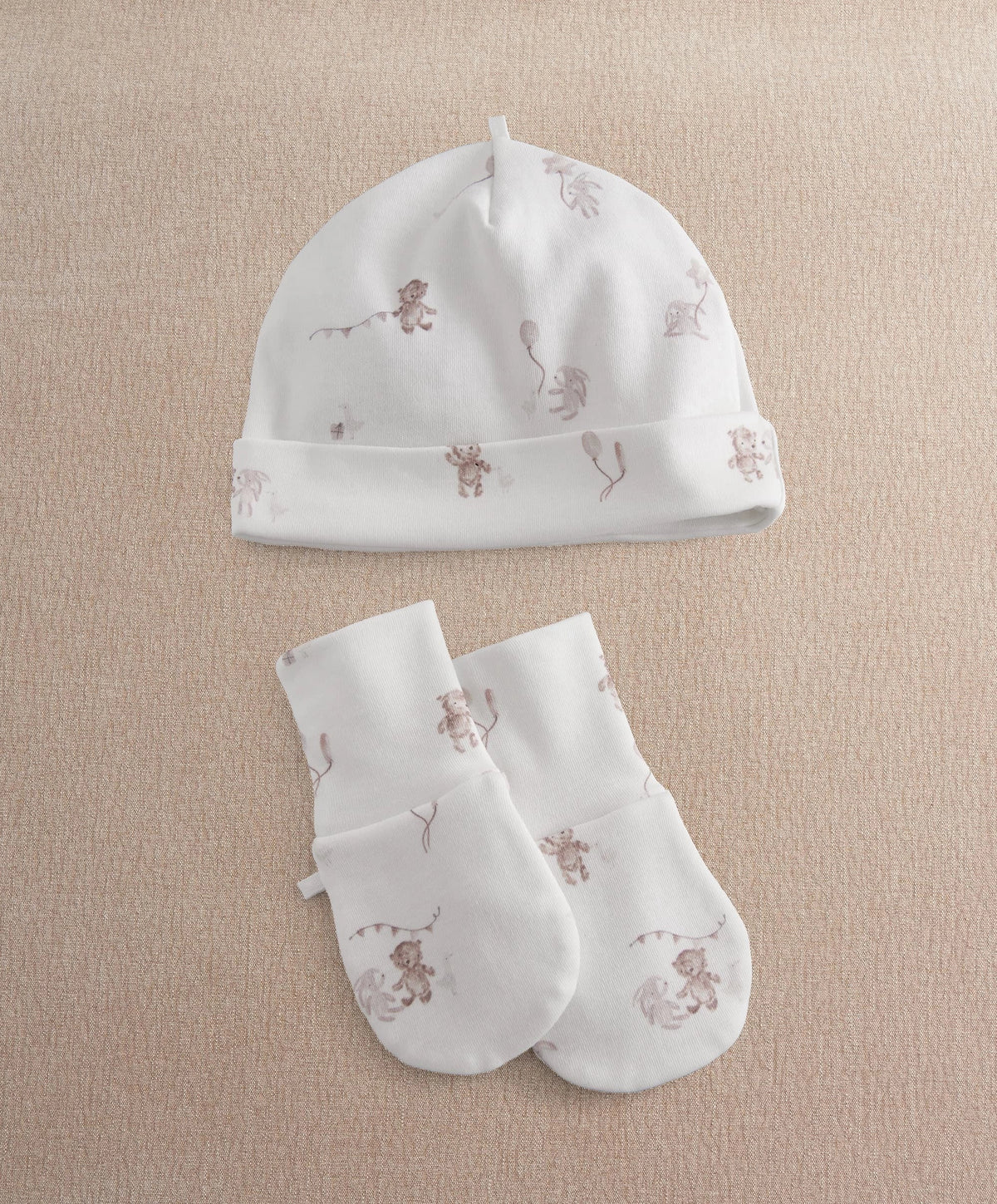 White printed baby hat and mittens set with animal motifs