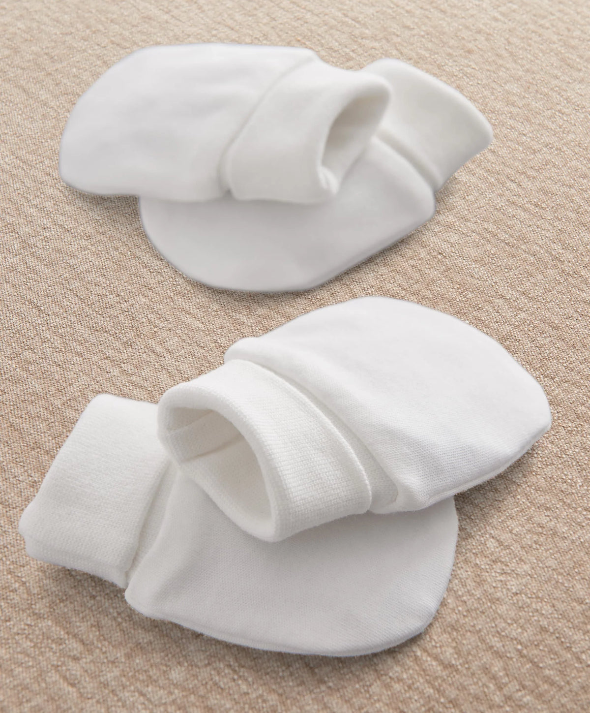 White scratch mittens with ribbed cuffs, pack of two