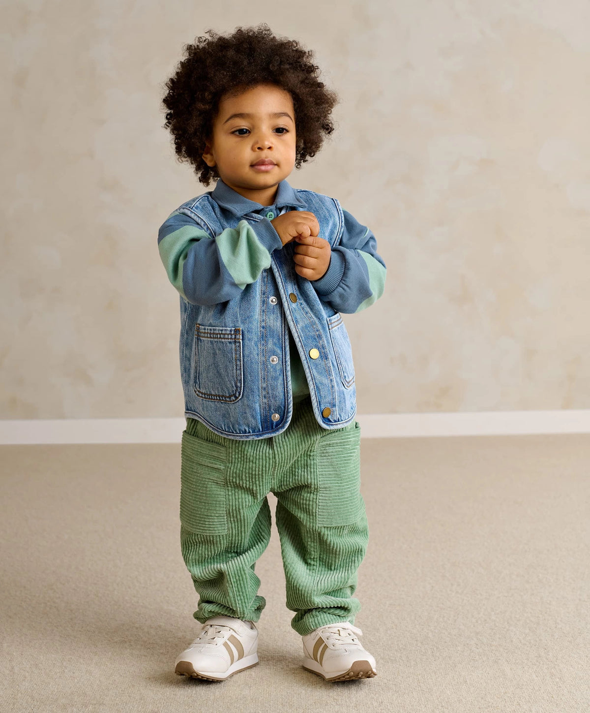 Green cord trousers for kids, elastic waist and gathered cuffs, full-length