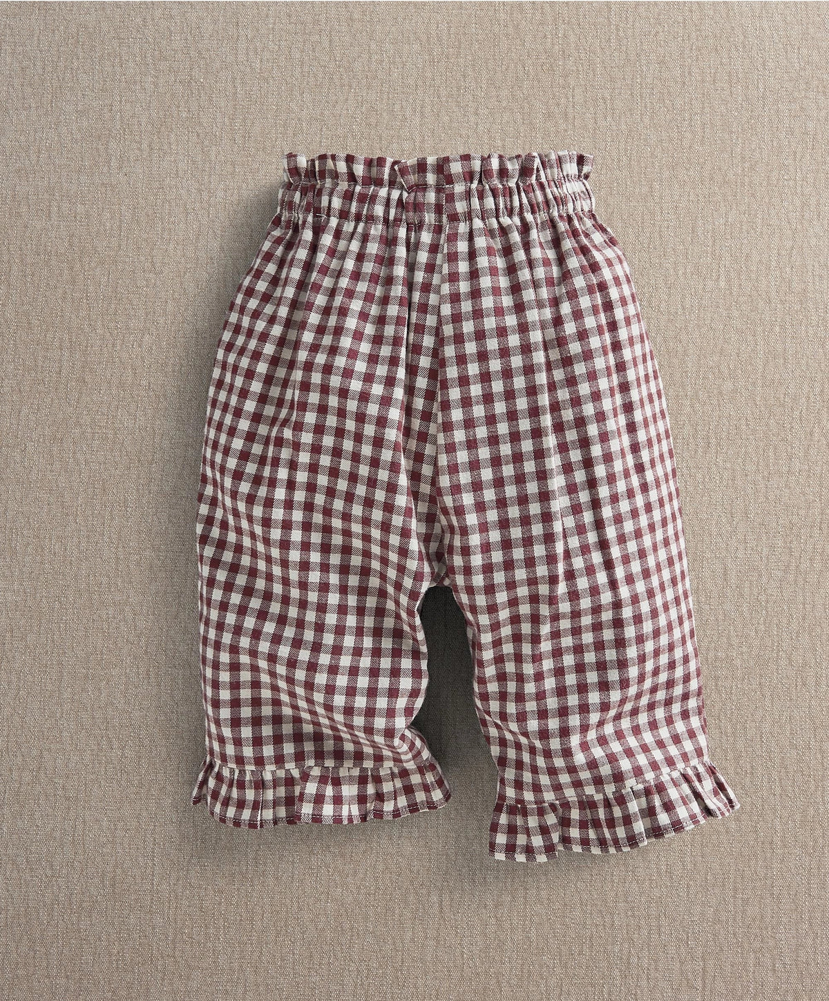 Red gingham trousers with elastic waist and gathered ruffle hem