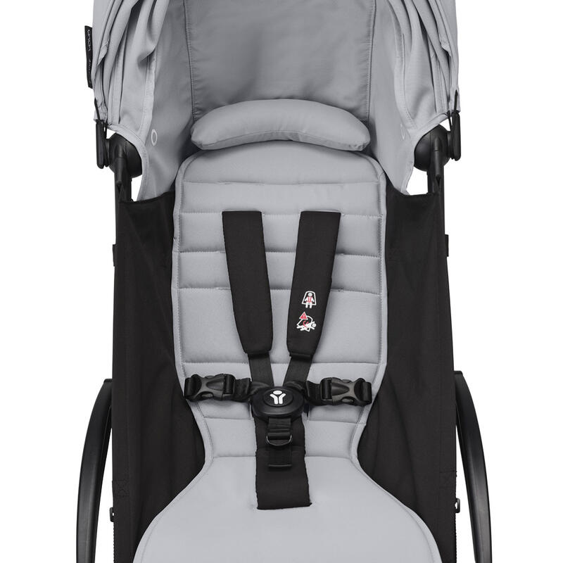 Yoyo³ stroller seat with light gray padding, black harness straps, front view