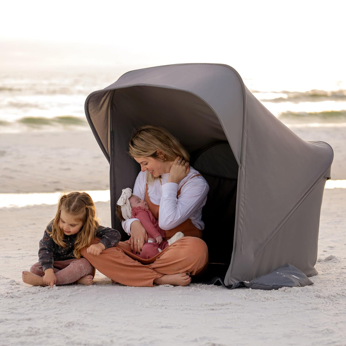 Dream & Retreat 3-in-1 playard, gray fabric tent with open side panel