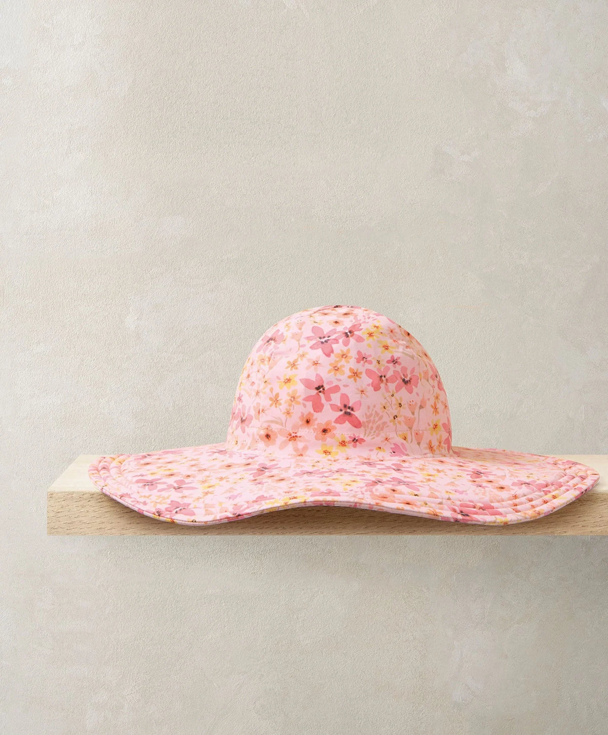 Floral floppy sunhat in light pink with wide brim and flower pattern