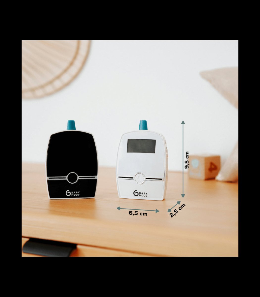 Babyphone monitor units on a table, showing size measurements and LCD screens