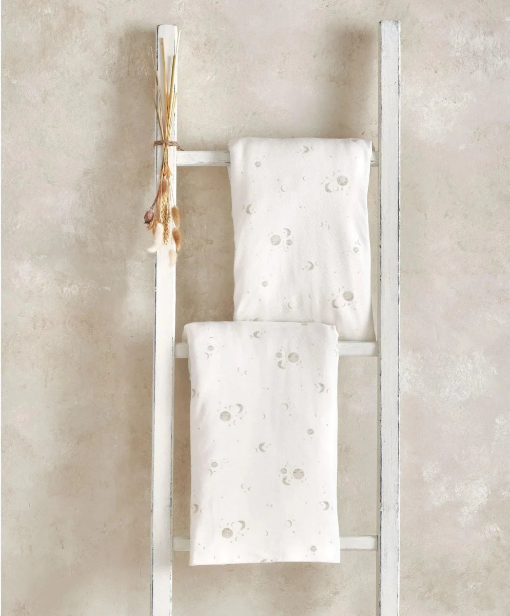 Cotbed fitted sheets (2-pack) in white with small space dots and moon motifs