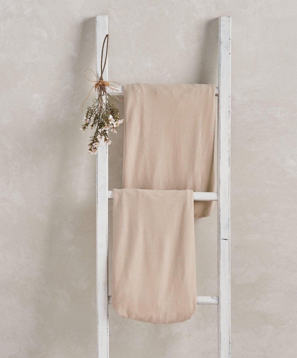 Cotbed fitted sheets, 2-pack in beige tone, neatly folded on cotbed