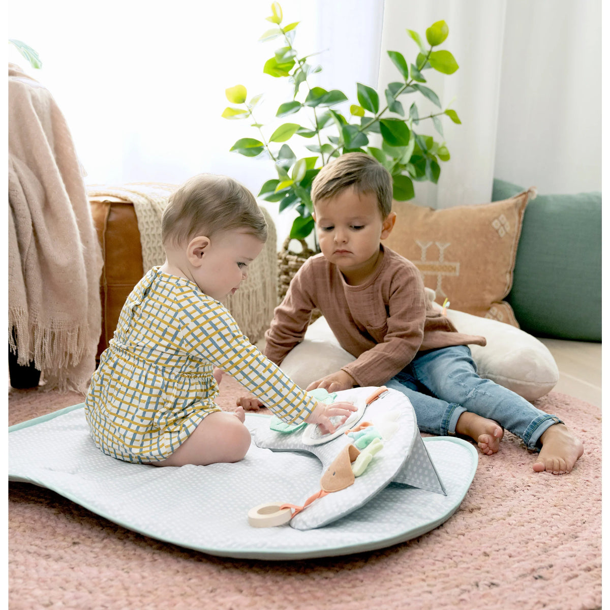 4-in-1 activity mat with bear bolster and fabric toys, gray play surface
