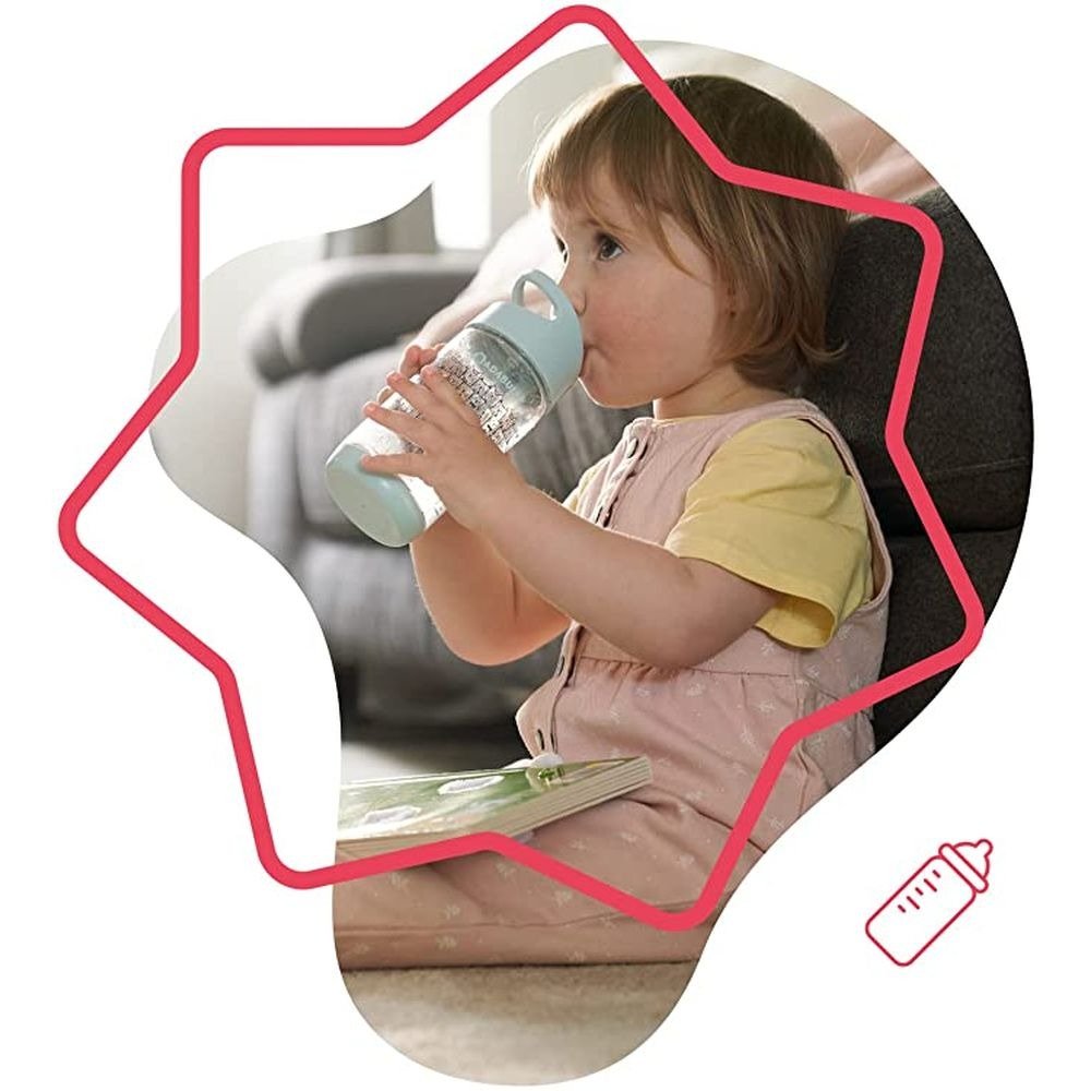 Kids straw water bottle: child drinking through straw from clear cat print bottle