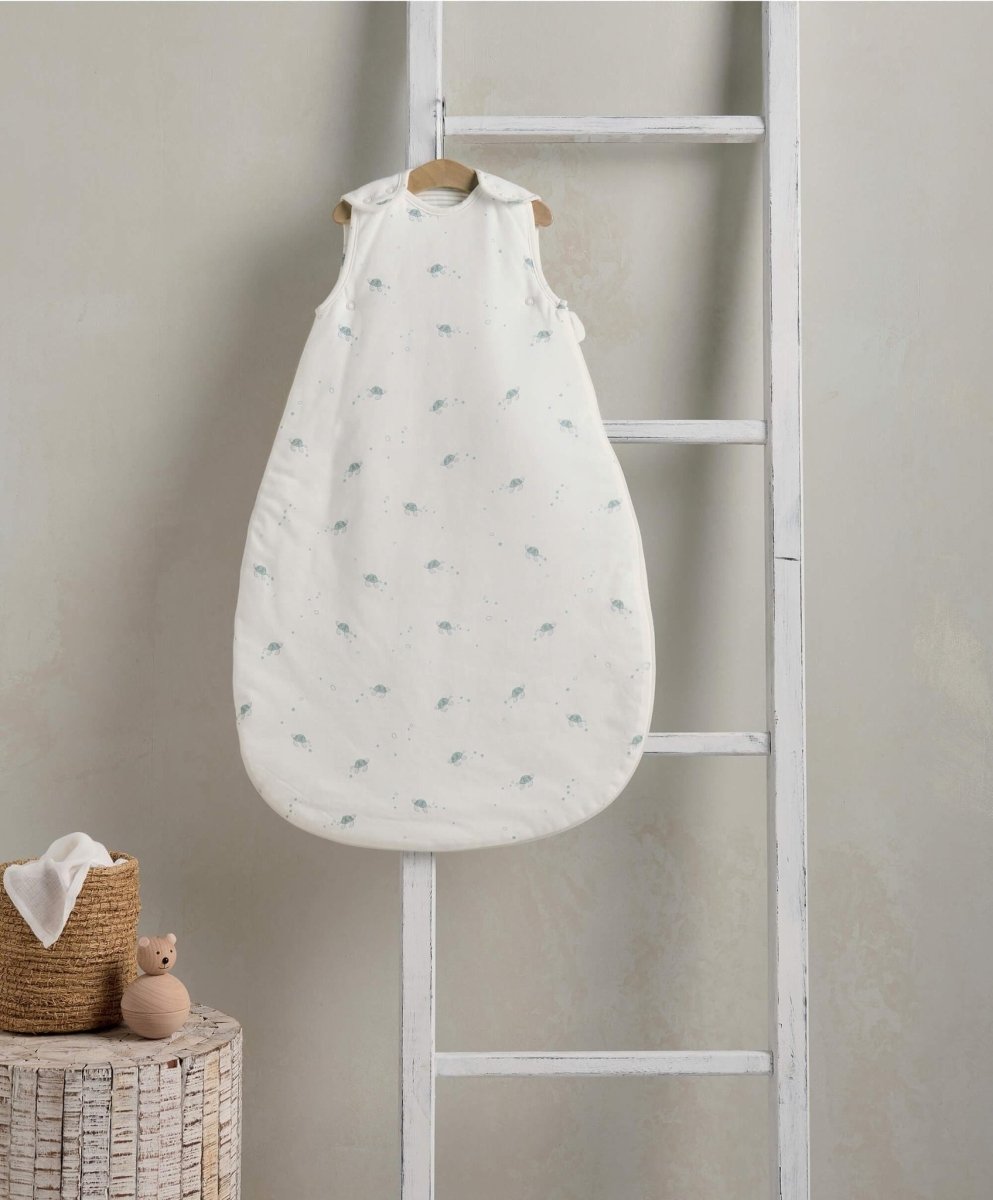 Baby sleeping bag (0–6 months) with turtle print, sleeveless enclosed design