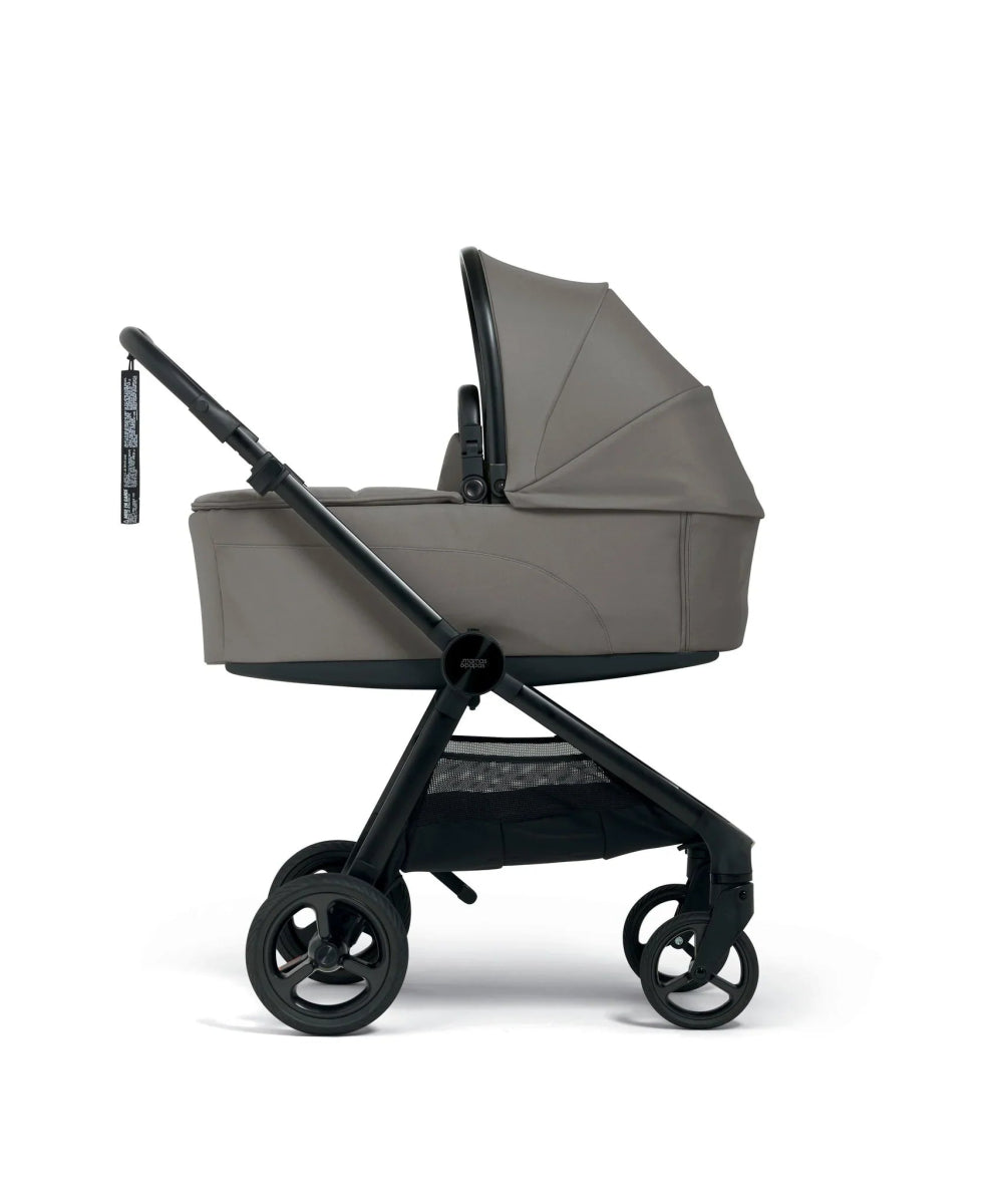 Vardo carrycot on stroller frame, gray canopy and wheels